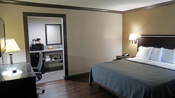 Hawthorne Plaza Inn Near LAX image 6