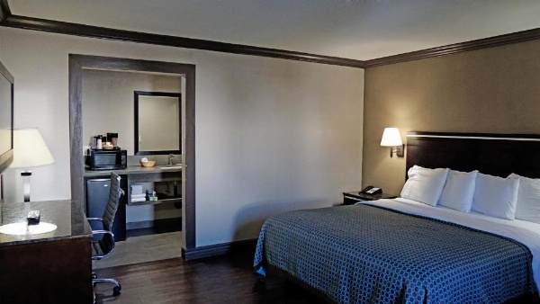 Hawthorne Plaza Inn Near LAX image 8